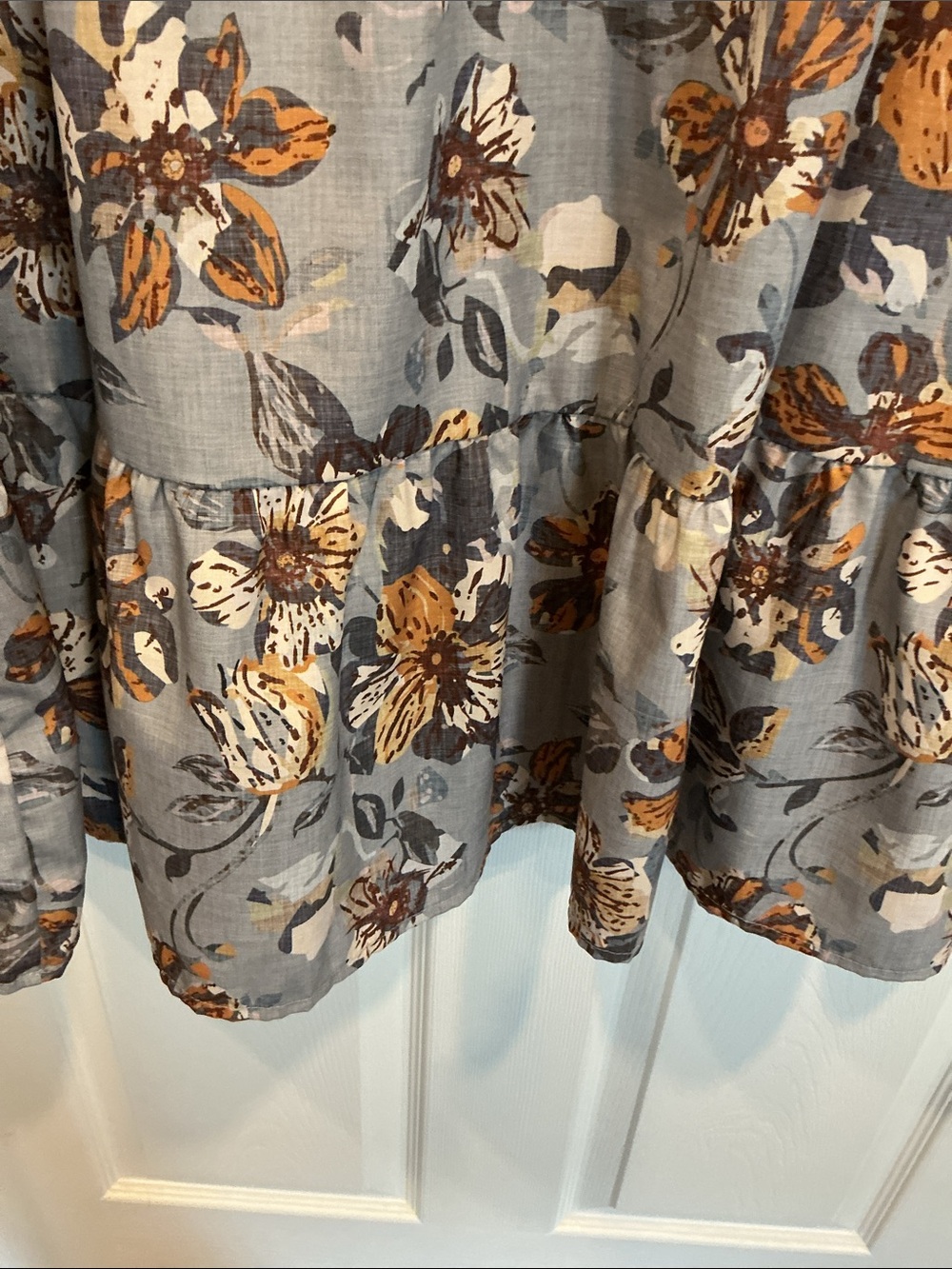 Emery Rose Women's Blue Floral Tiered Tunic Dress with Brown Accents - Picture 4 of 8
